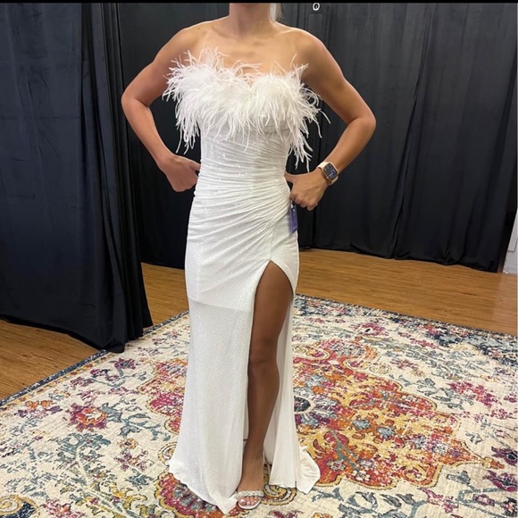 Dresses & Skirts - White strapless feather and sequin formal dress XS worn for a few hours